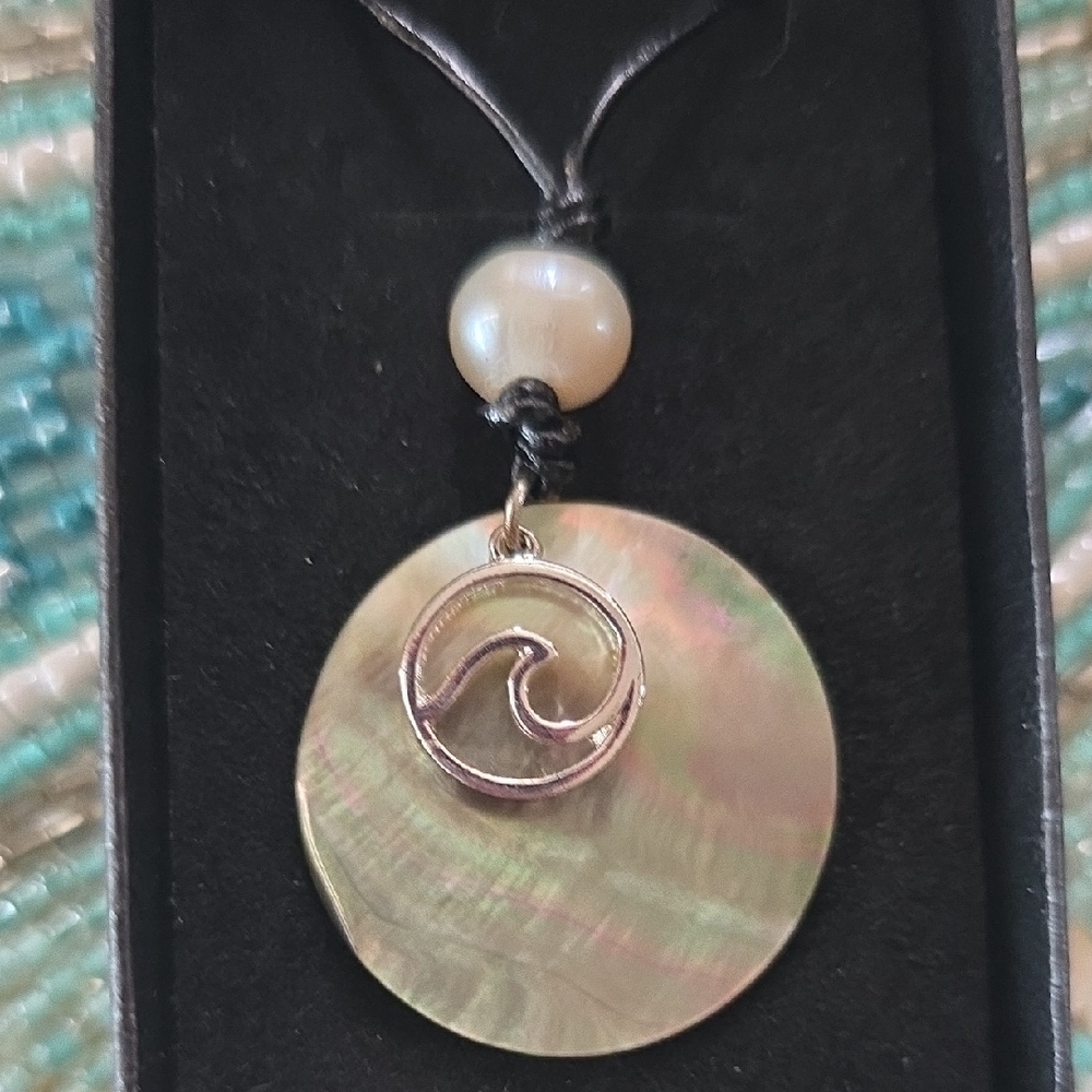 Mother Pearl And Silver Wave Chams Design Necklace with Iridescent Pendant - Picture 3 of 7